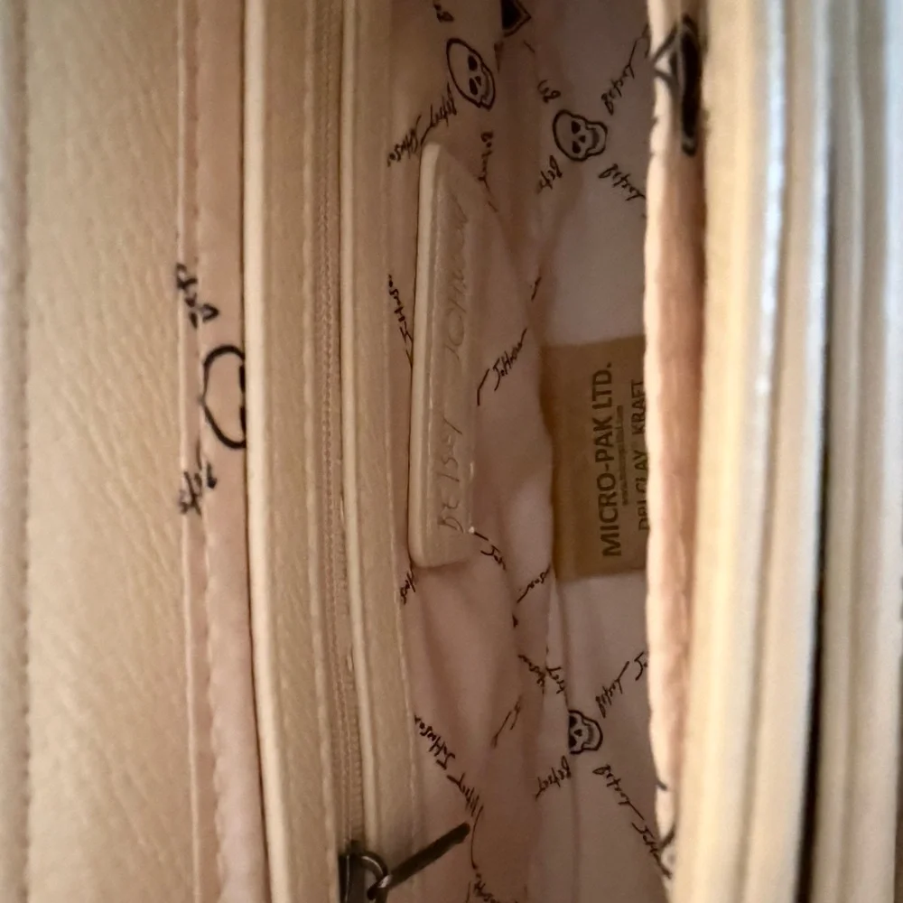 BETSEY JOHNSON Creamy Satchel/Crossbody, NWT - Picture 10 of 13